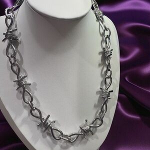 Stainless Steel Barbed Wire Link Necklace – 18”
